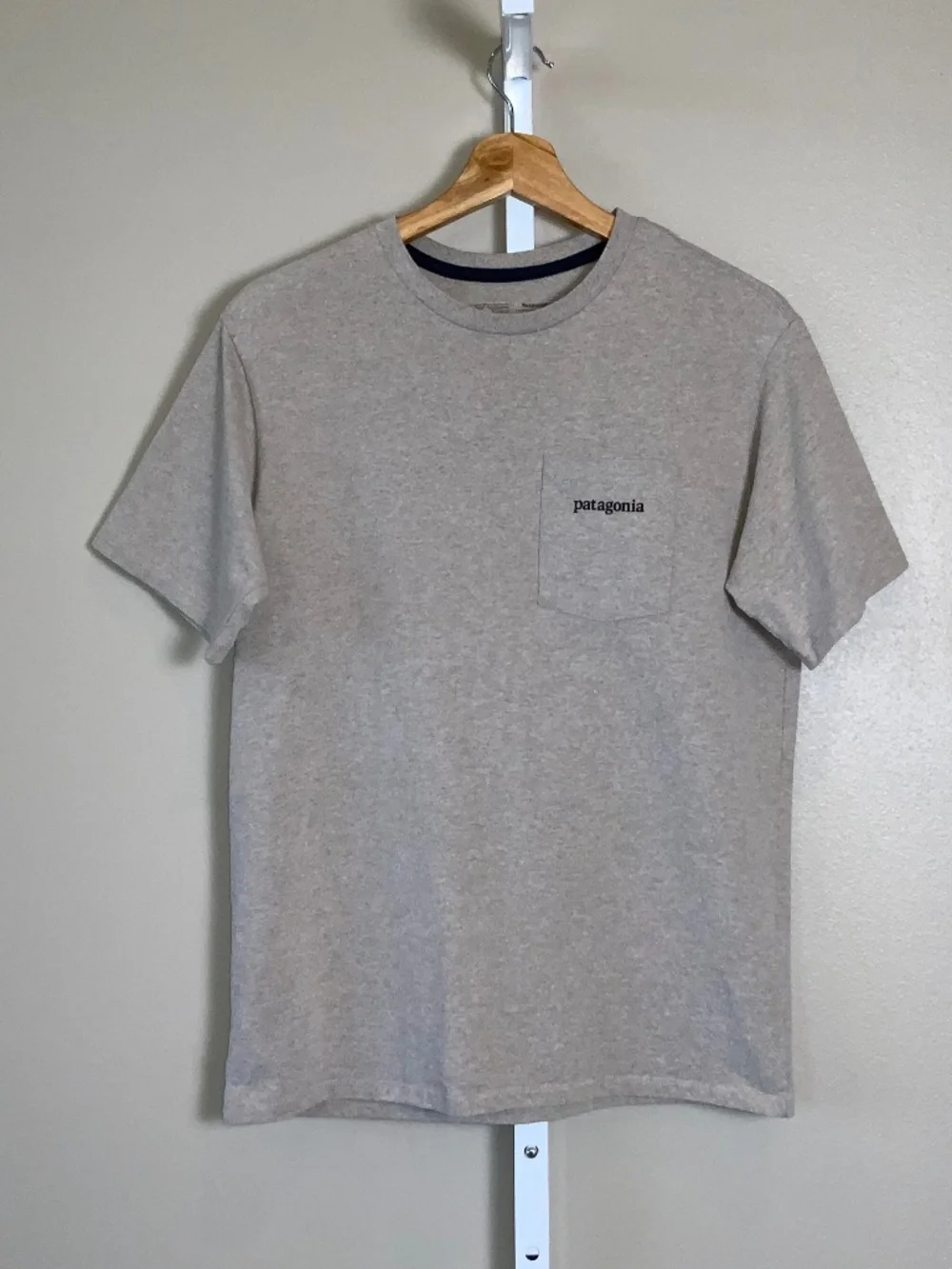 Patagonia P-6 & Line Logo Ridge Pocket Responsibili Tee SS T-Shirts Lot of (3)